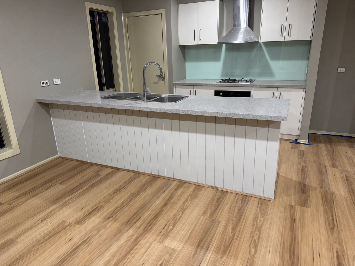 Kitchen island feature