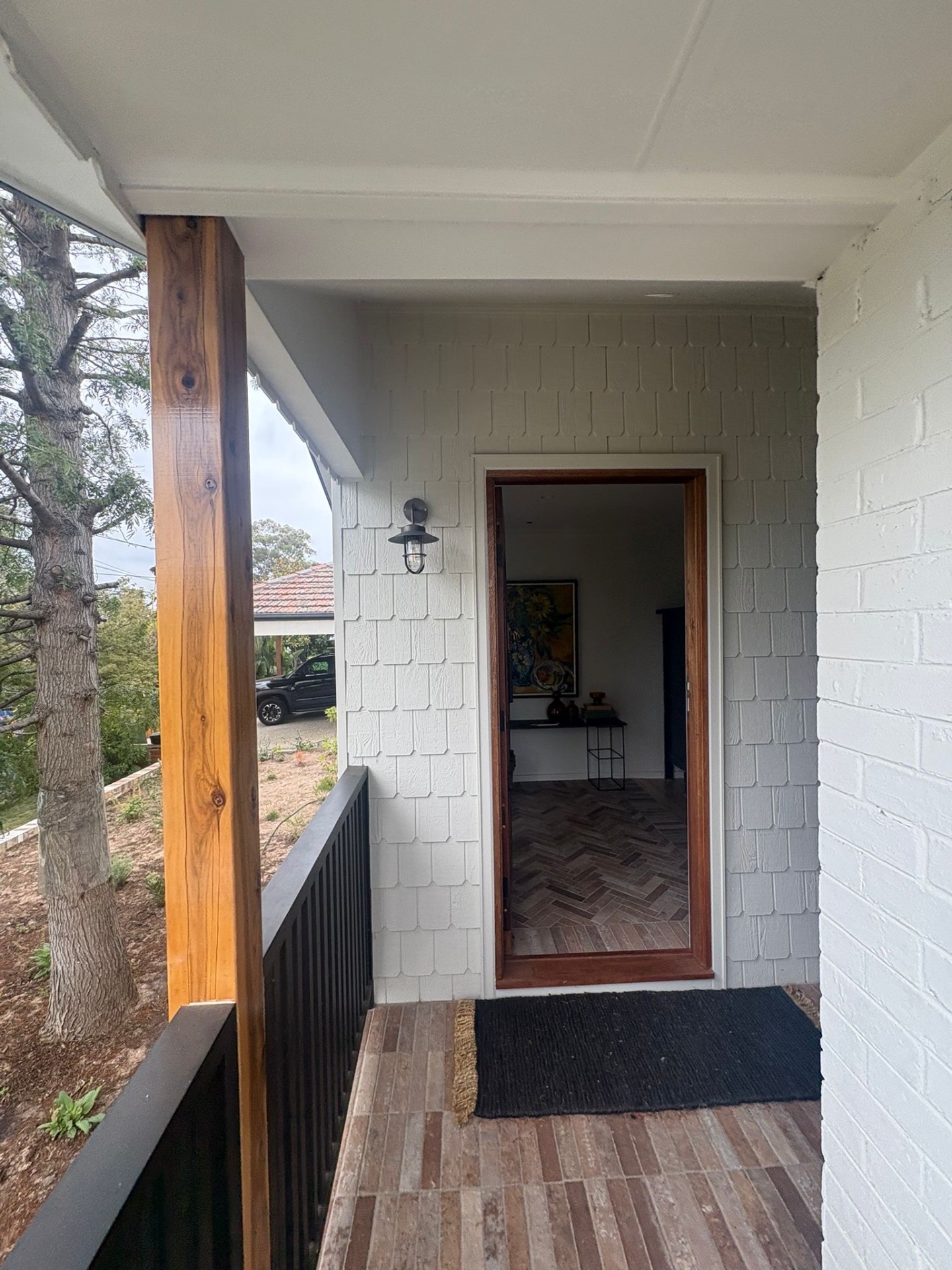 Shingle cladding on front porch